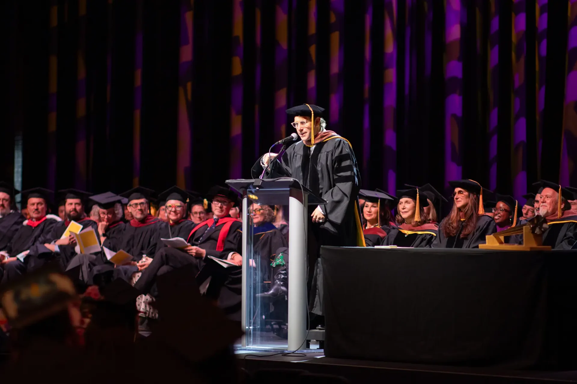 Dustin Yellin telling stories to students at the CCS 2026 graduation commencement.