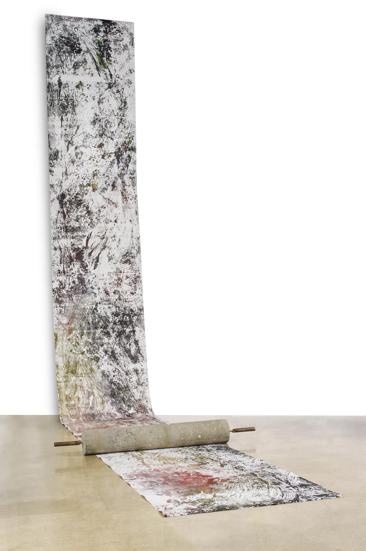 Very long draping print with cement roller
