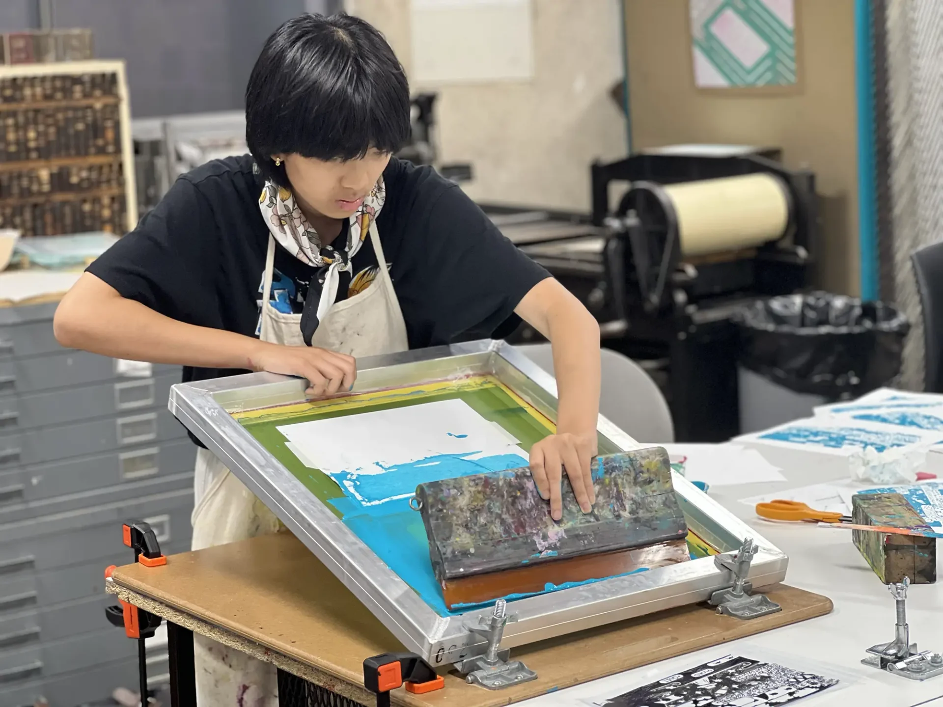 Dual Enrollment student screen printing.