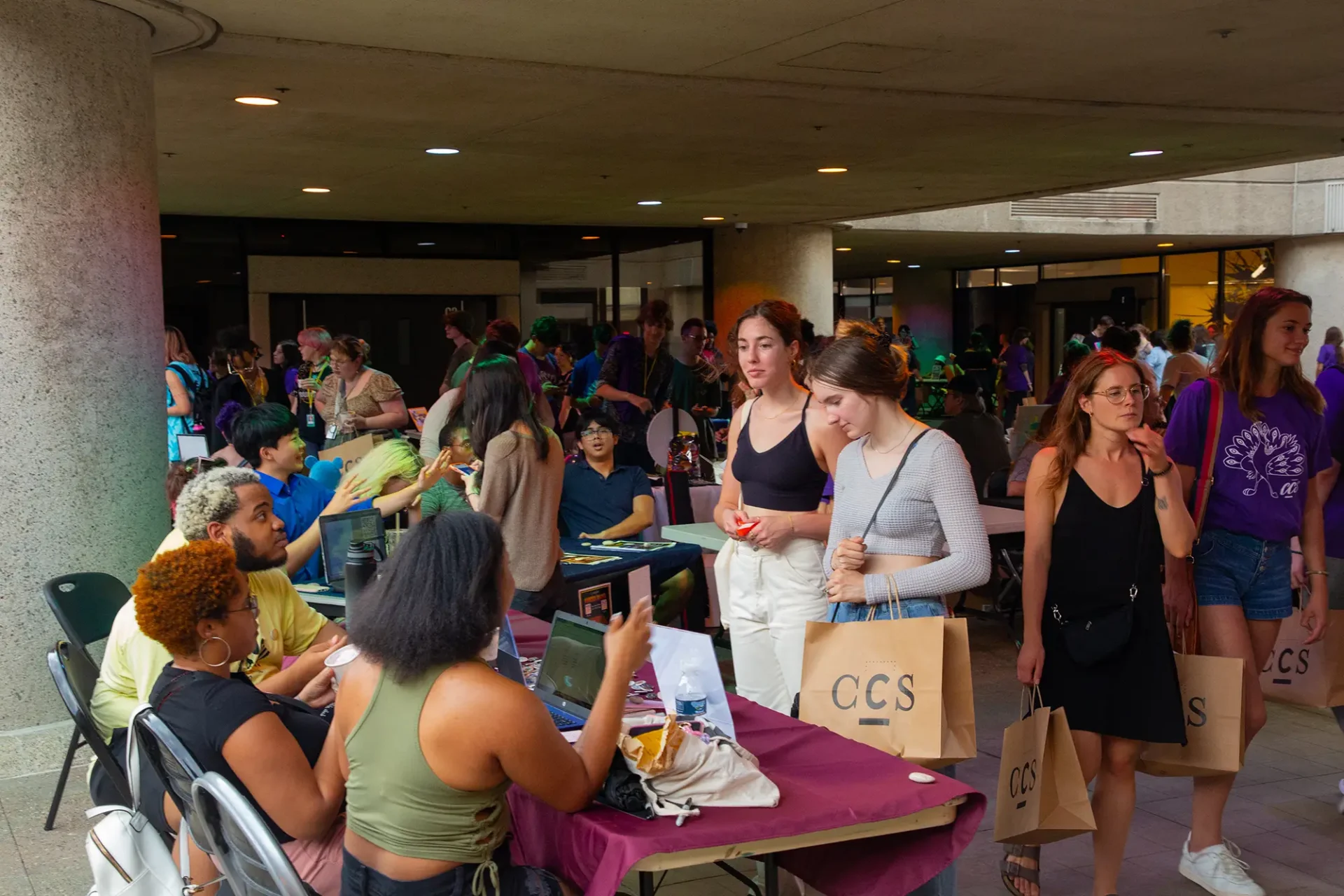 Lots of students gather at New Student Orientation.