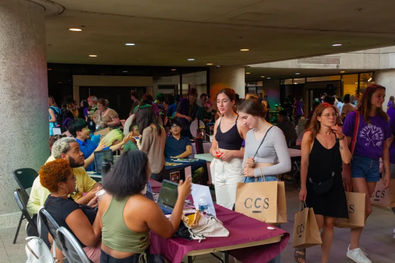 Lots of students gather at New Student Orientation.