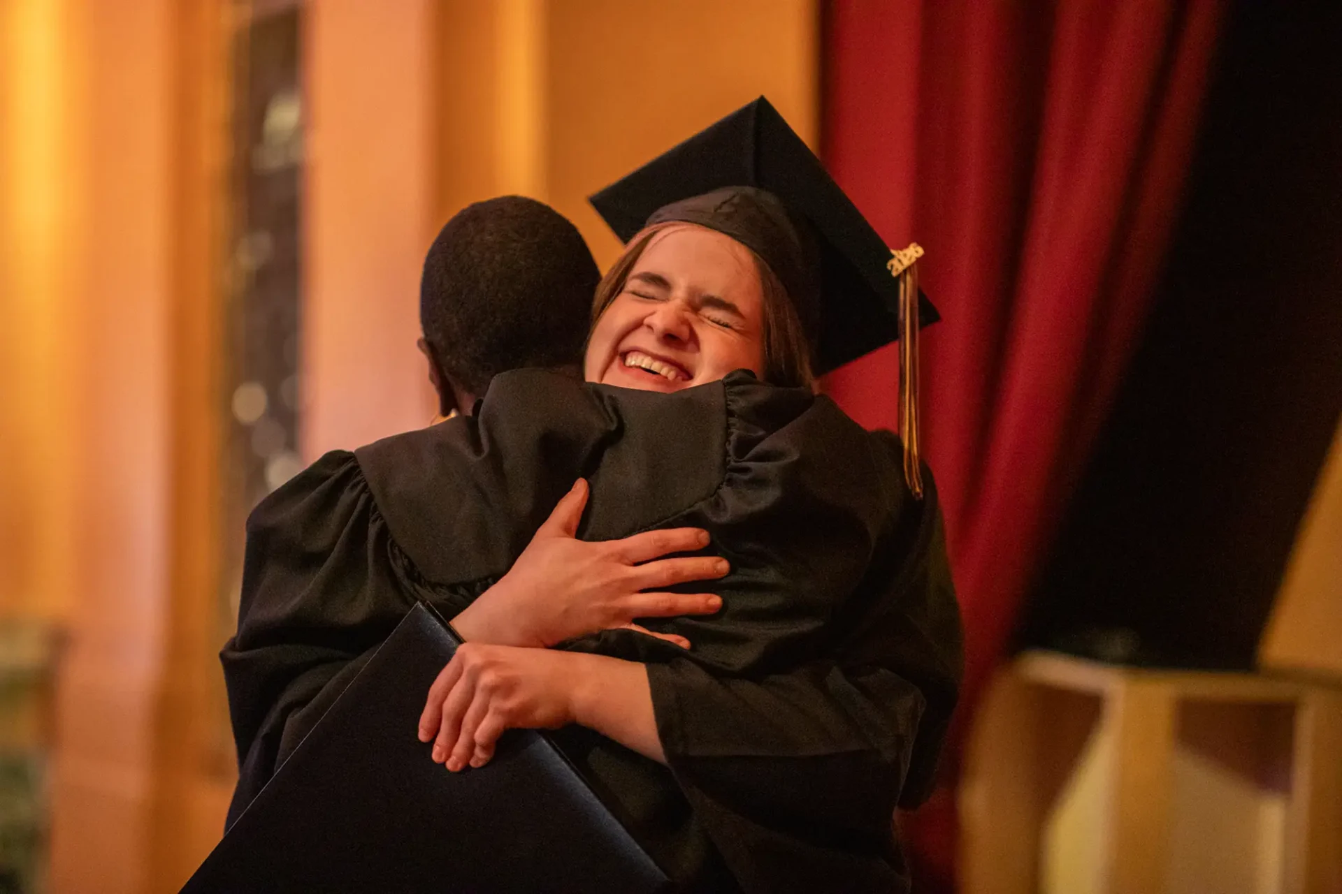 Two student hugging eachother